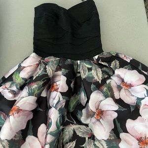 Cute floral cocktail dress, worn once for a wedding. Size small.